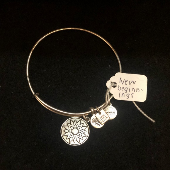 Alex and Ani Accessories - 💥Alex and Ani New Beginnings bracelet
